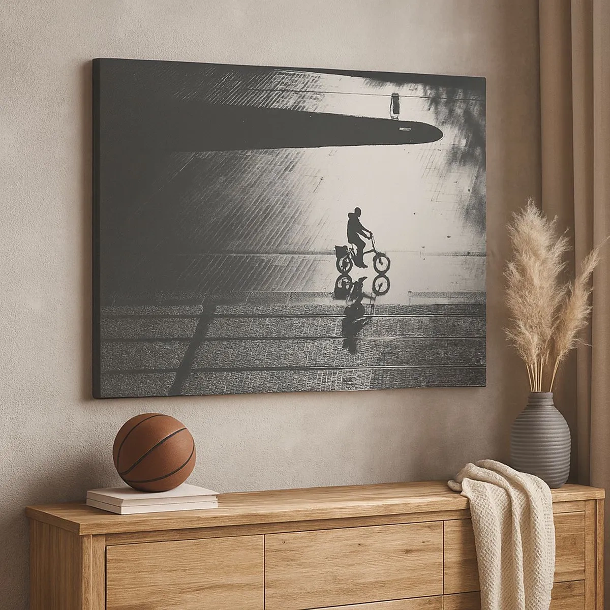 Obraz na plátne - Čierna a biela silueta cyklistu na mokrej ulici - 70x50cm - Dopredu, cez mesto - Moderná nástenná dekorácia do obývacej izby a spálne ARTTOR