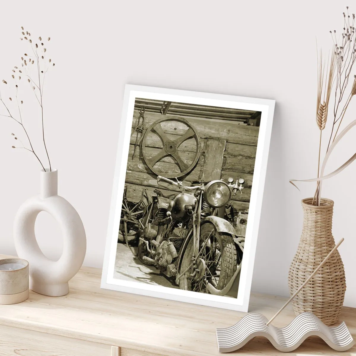 Plagát v bielom ráme - V kôlni strýka Mariána - 61x91 cm