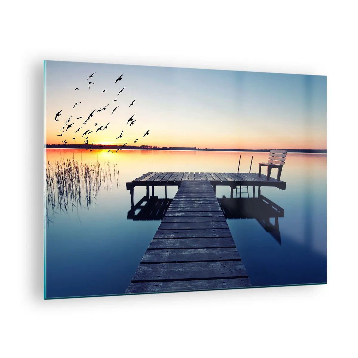 Obraz na skle - Mólo na jazere s výhľadom na západ slnka a vtáky za letu - 70x50cm - To bol dobrý deň - Moderná nástenná dekorácia do obývacej izby a spálne ARTTOR