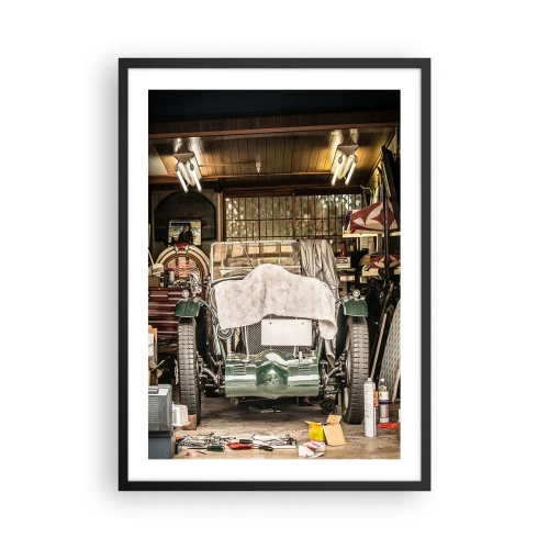 Plagát v čiernom ráme - Veterán v garáži obklopený náradím - 50x70cm - Späť do minulosti - Moderná nástenná dekorácia do obývacej izby a spálne ARTTOR
