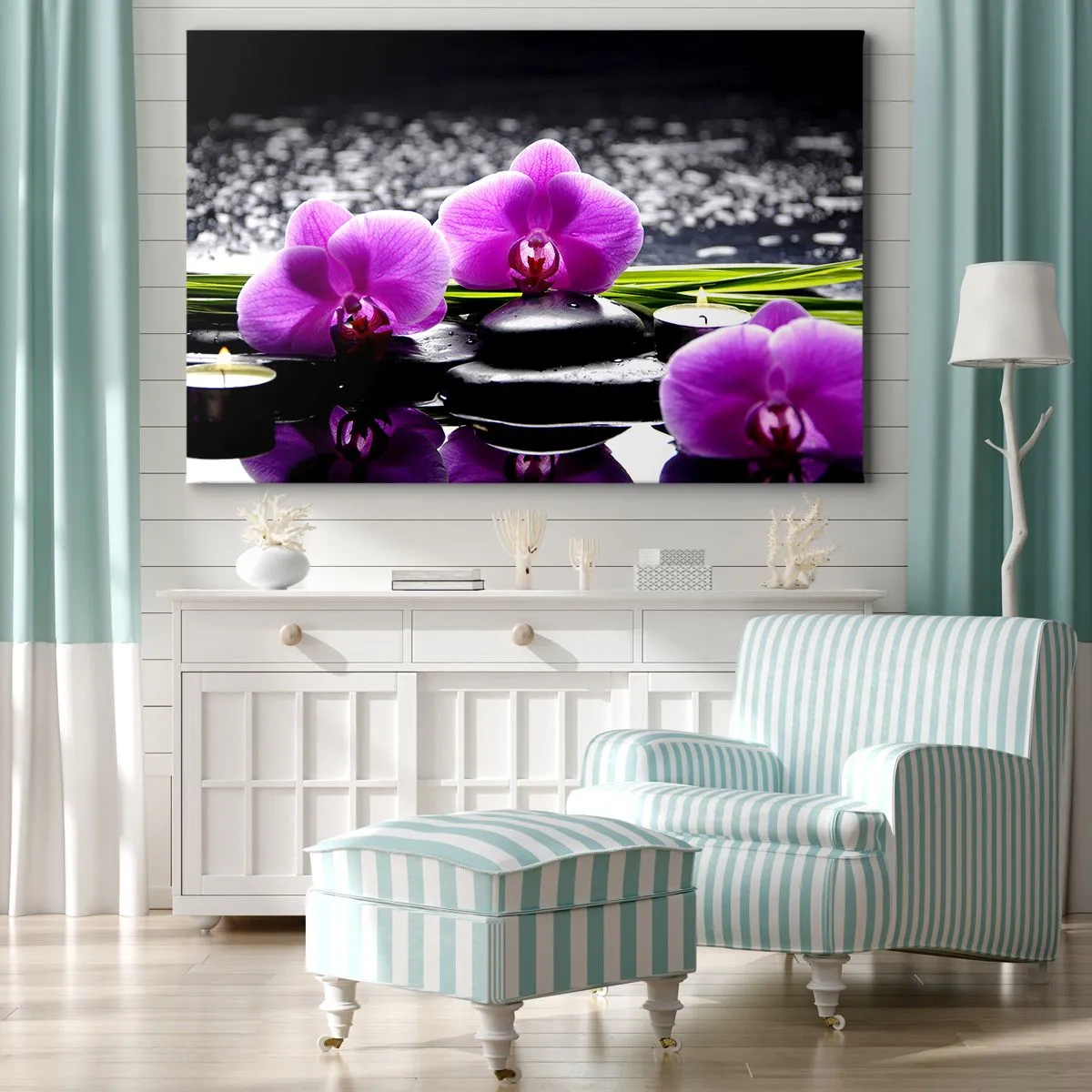 Obraz na plátne - Fialové orchidey na pozadí kameňov a sviečok v relaxačnom prostredí - 70x50cm - Utopiť v tichu a pokoji - Moderná nástenná dekorácia do obývacej izby a spálne ARTTOR