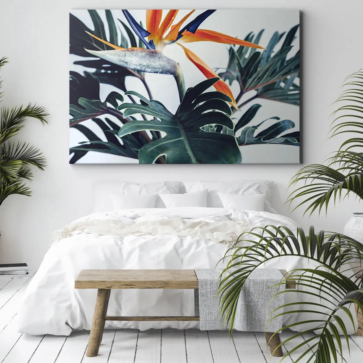 Obraz na plátne - Kvet Strelitzia obklopený listami v jasnom svetle - 70x50cm - Vtáker - Moderná nástenná dekorácia do obývacej izby a spálne ARTTOR