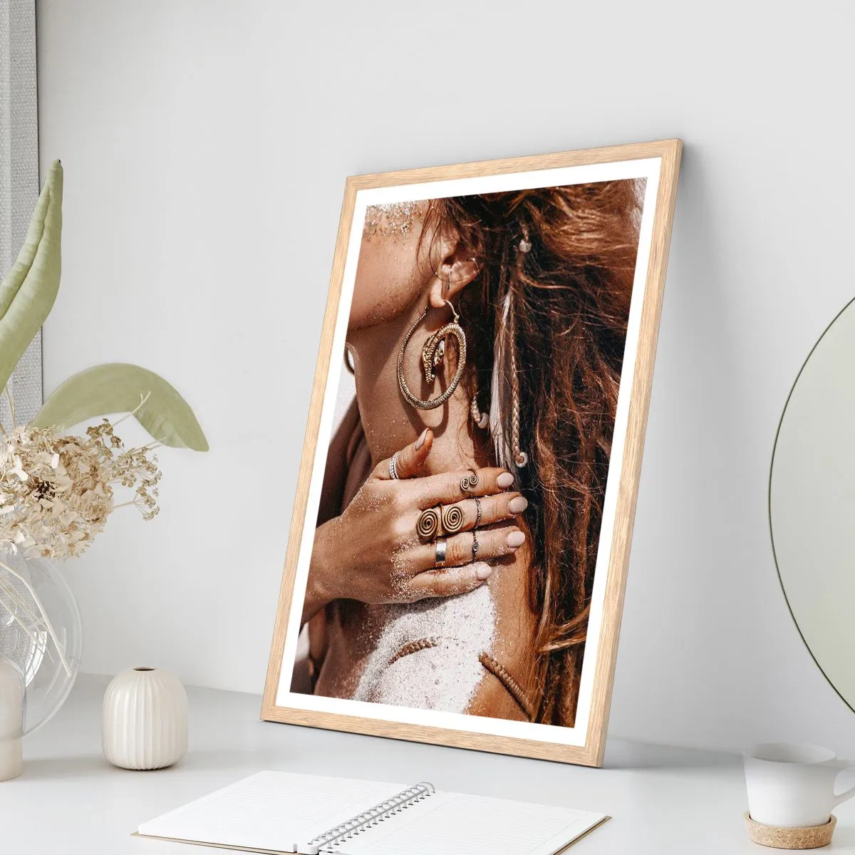 Plagát v ráme zo svetlého duba - Kráľovná divokej pláže - 50x70 cm