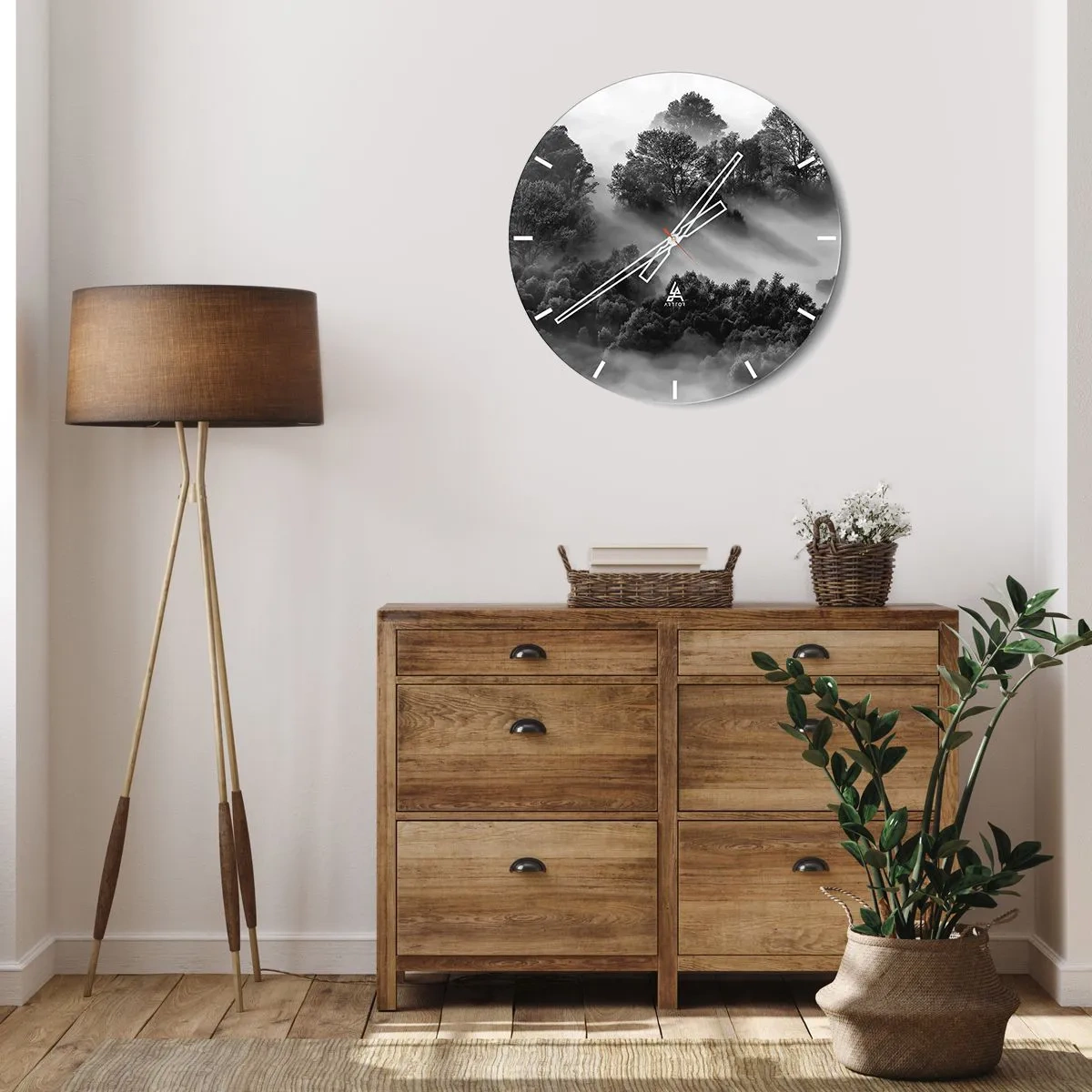 Nástenné hodiny - Čiernobiela horská krajina s hmlou v lese - 30x30cm - Prebúdzanie zo spánku - Moderná nástenná dekorácia do obývacej izby, kuchyne a spálne ARTTOR