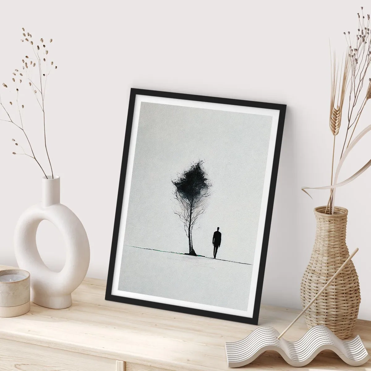 Plagát v čiernom ráme - Minimalistická silueta a osamelý strom - 50x70cm - Všetci sa túlame - Moderná nástenná dekorácia do obývacej izby a spálne ARTTOR