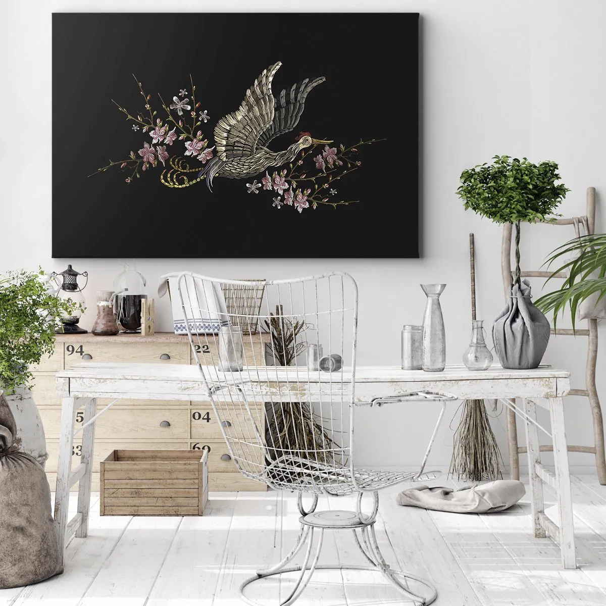 Obraz na plátne - Vták za letu s kvetmi na čiernom pozadí - 70x50cm - Exotický vyšívaný vták - Moderná nástenná dekorácia do obývacej izby a spálne ARTTOR
