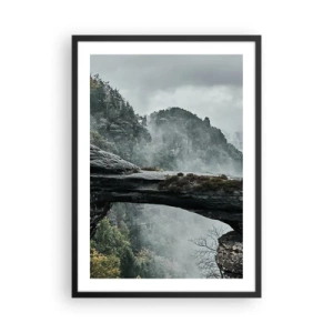 Plagát v čiernom ráme - Fotografia tajomného skalného mosta zahaleného v hmle v horskej krajine. - 50x70cm - Dobrodružstvo práve začína - Moderná nástenná dekorácia do obývacej izby a spálne ARTTOR