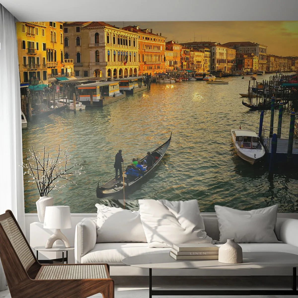 Fototapeta Premium Canvas - Na slnečnej strane ulice - Mesto, Benátky, Taliansko - 250x175 cm