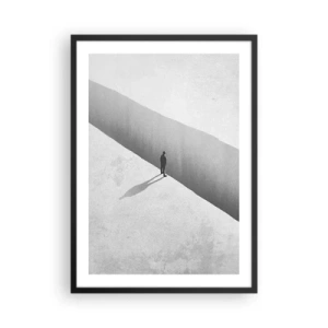 Plagát v čiernom ráme - Postava stojaca nad priepasťou v monochromatickom prostredí - 50x70cm - Jasný cieľ - Moderná nástenná dekorácia do obývacej izby a spálne ARTTOR