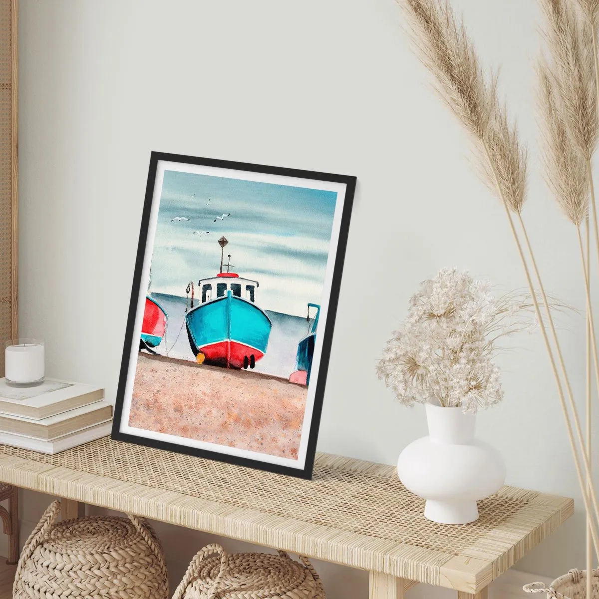 Plagát v čiernom ráme - Maľované modré rybárske lode na brehu - 50x70cm - Pripravené na úlovok - Moderná nástenná dekorácia do obývacej izby a spálne ARTTOR