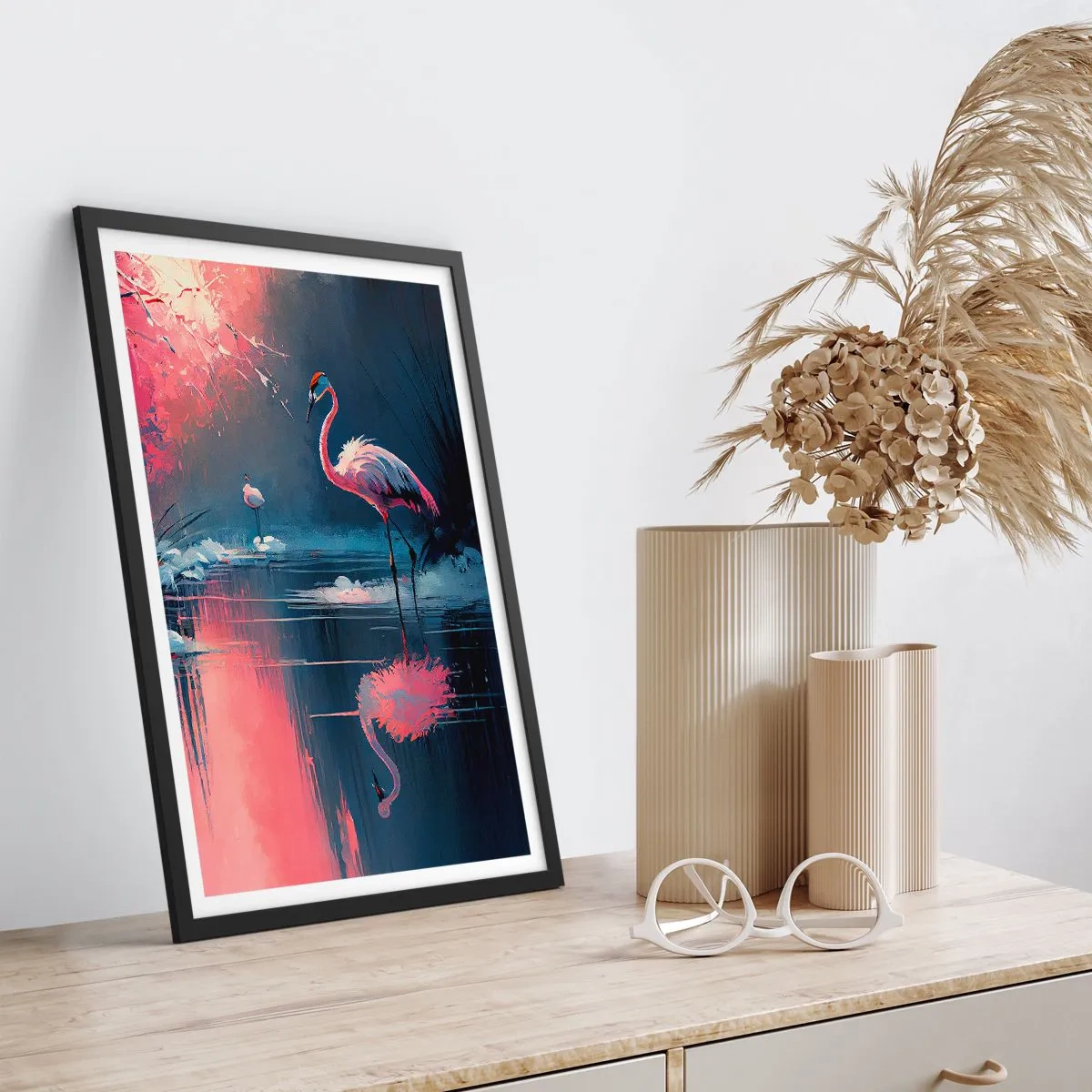 Plagát v čiernom ráme - Plameniaky na pokojnom jazere - 50x70cm - Vtáčie útočisko - Moderná nástenná dekorácia do obývacej izby a spálne ARTTOR