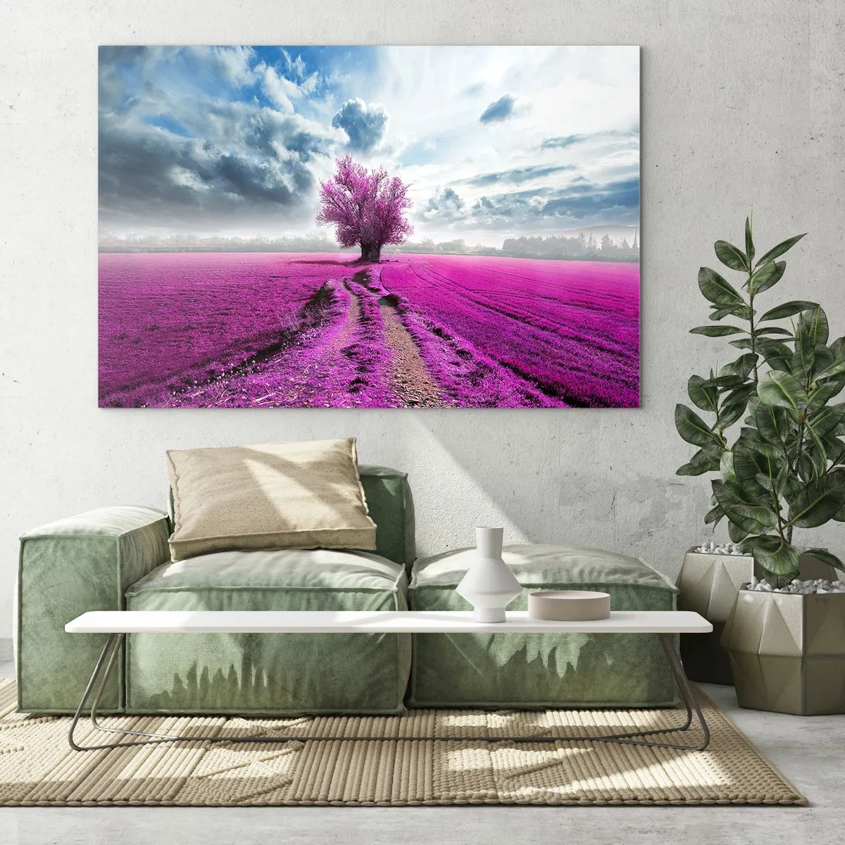 Obraz na skle - Strom vo vresovom poli pod dynamickou oblohou - 70x50cm - Vresoviská - divočina - Moderná nástenná dekorácia do obývacej izby a spálne ARTTOR