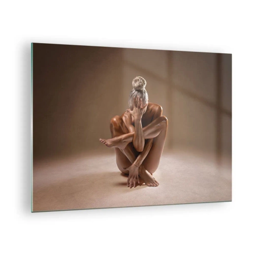 Obraz na skle - Zmyselná žena v umeleckej póze na tieňovom pozadí. - 70x50cm - Jednota tela a ducha - Moderná nástenná dekorácia do obývacej izby a spálne ARTTOR