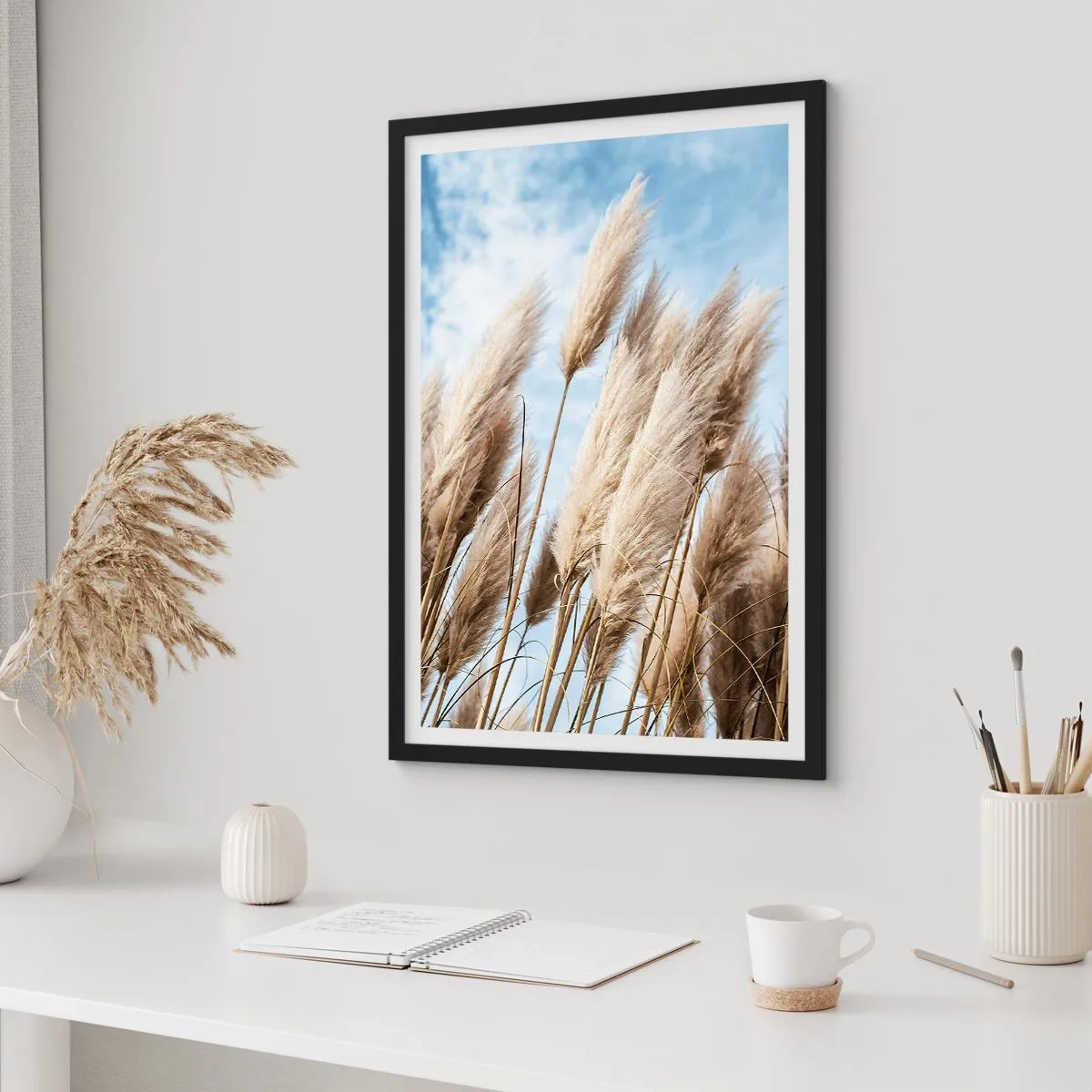 Plagát v čiernom ráme - Pampasská tráva proti oblohe - 50x70cm - Slnečné a veterné pohladenie - Moderná nástenná dekorácia do obývacej izby a spálne ARTTOR