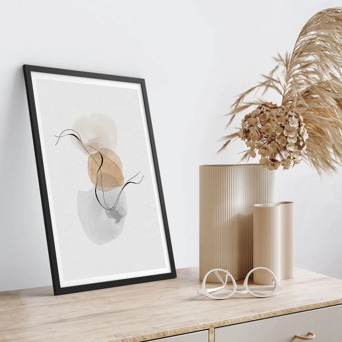 Plagát v čiernom ráme - Abstraktná kompozícia v neutrálnych farbách s jemnými líniami. - 50x70cm - Vzdušné korálky - Moderná nástenná dekorácia do obývacej izby a spálne ARTTOR