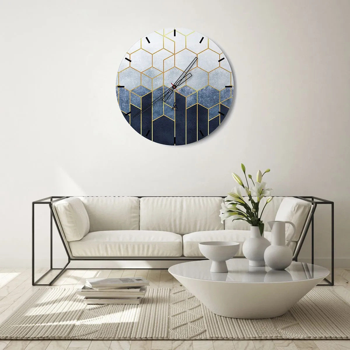 Nástenné hodiny - Geometrický vzor kocky v odtieňoch modrej a zlatej - 30x30cm - Kompozícia v synkopickom rytme - Moderná nástenná dekorácia do obývacej izby, kuchyne a spálne ARTTOR