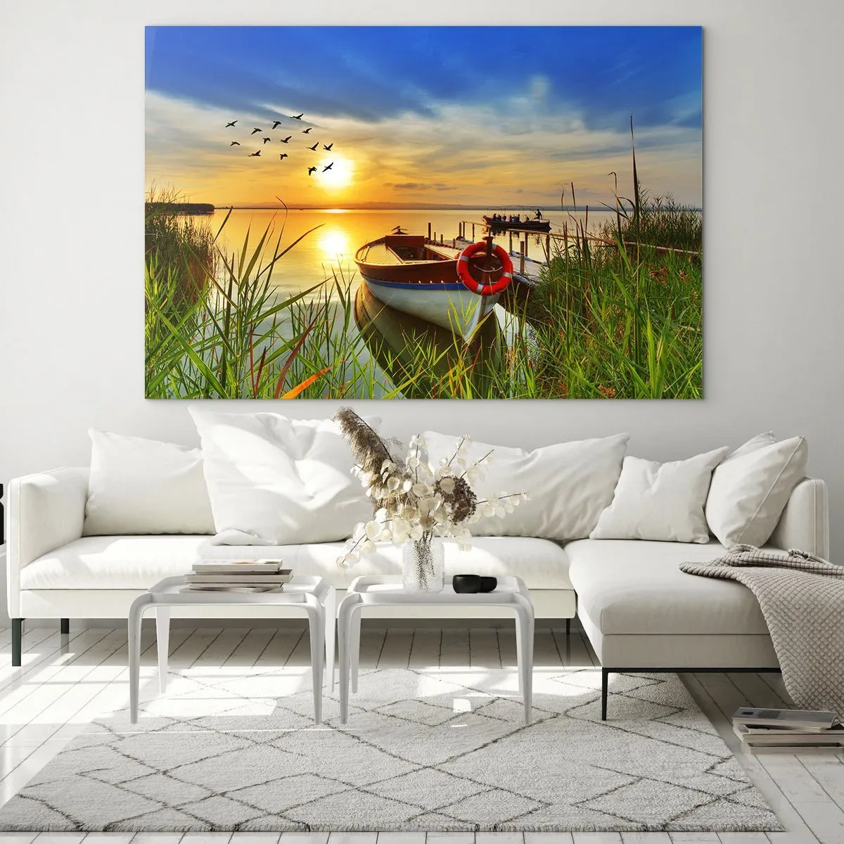 Obraz na skle - Loď na jazere pri západe slnka s vtákmi na oblohe - 70x50cm - Kormorány už odlietajú - Moderná nástenná dekorácia do obývacej izby a spálne ARTTOR