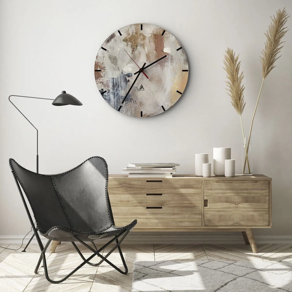 Nástenné hodiny - Béžová a hnedá abstrakcia s jemnými ťahmi farby - 30x30cm - Hmlistá abstrakcia - Moderná nástenná dekorácia do obývacej izby, kuchyne a spálne ARTTOR