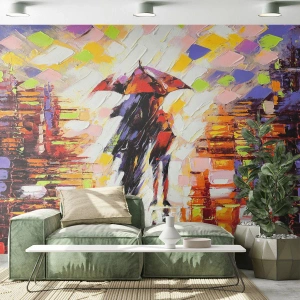 Fototapeta Standard Eco - Pár pod červeným dáždnikom v maliarskom zobrazení mesta - 100x70cm - Spoločne cez noc a dážď - Moderná nástenná dekorácia do obývacej izby a spálne ARTTOR
