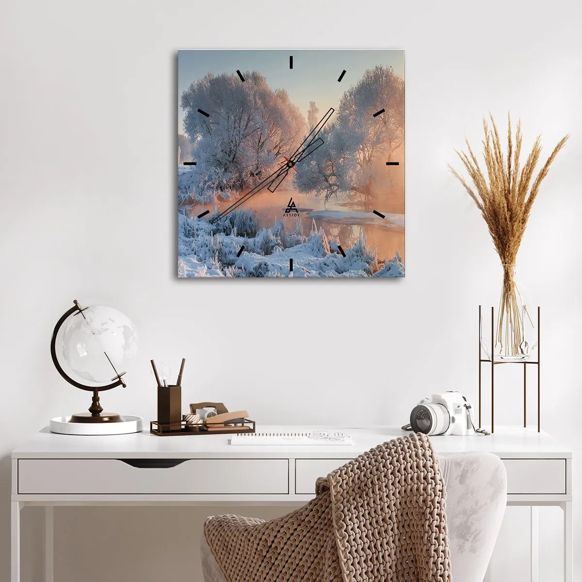Nástenné hodiny - Všetko sa leskne v slnečnom kryštáli - 30x30 cm