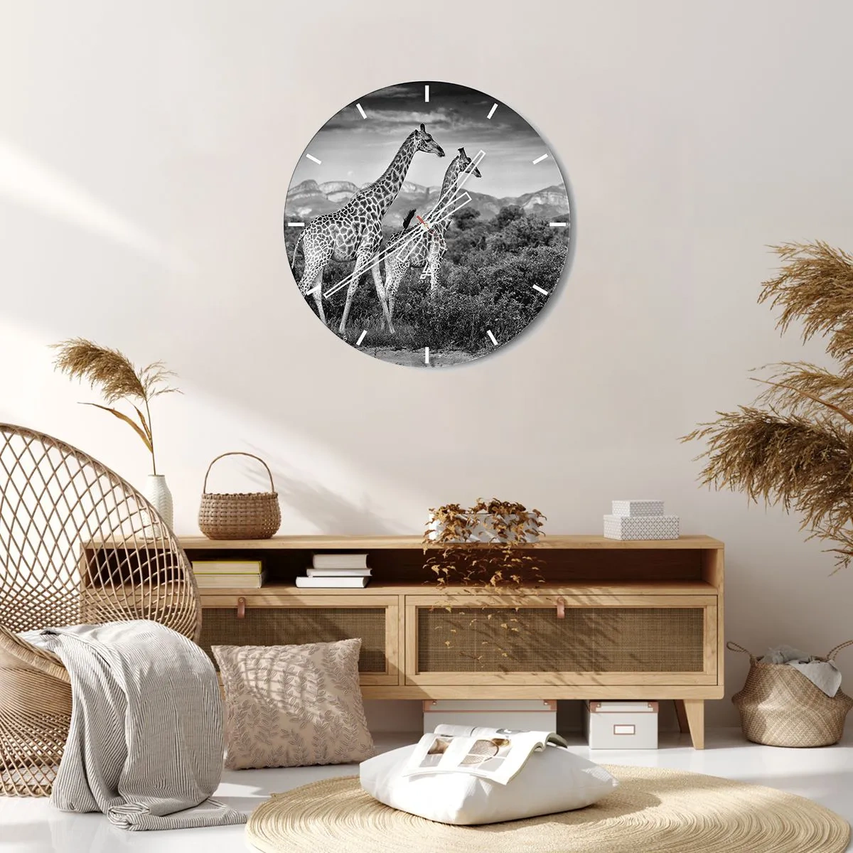 Nástenné hodiny - Čiernobiela fotografia dvoch žiráf v savane. - 30x30cm - Vyššie kruhy v Afrike - Moderná nástenná dekorácia do obývacej izby, kuchyne a spálne ARTTOR