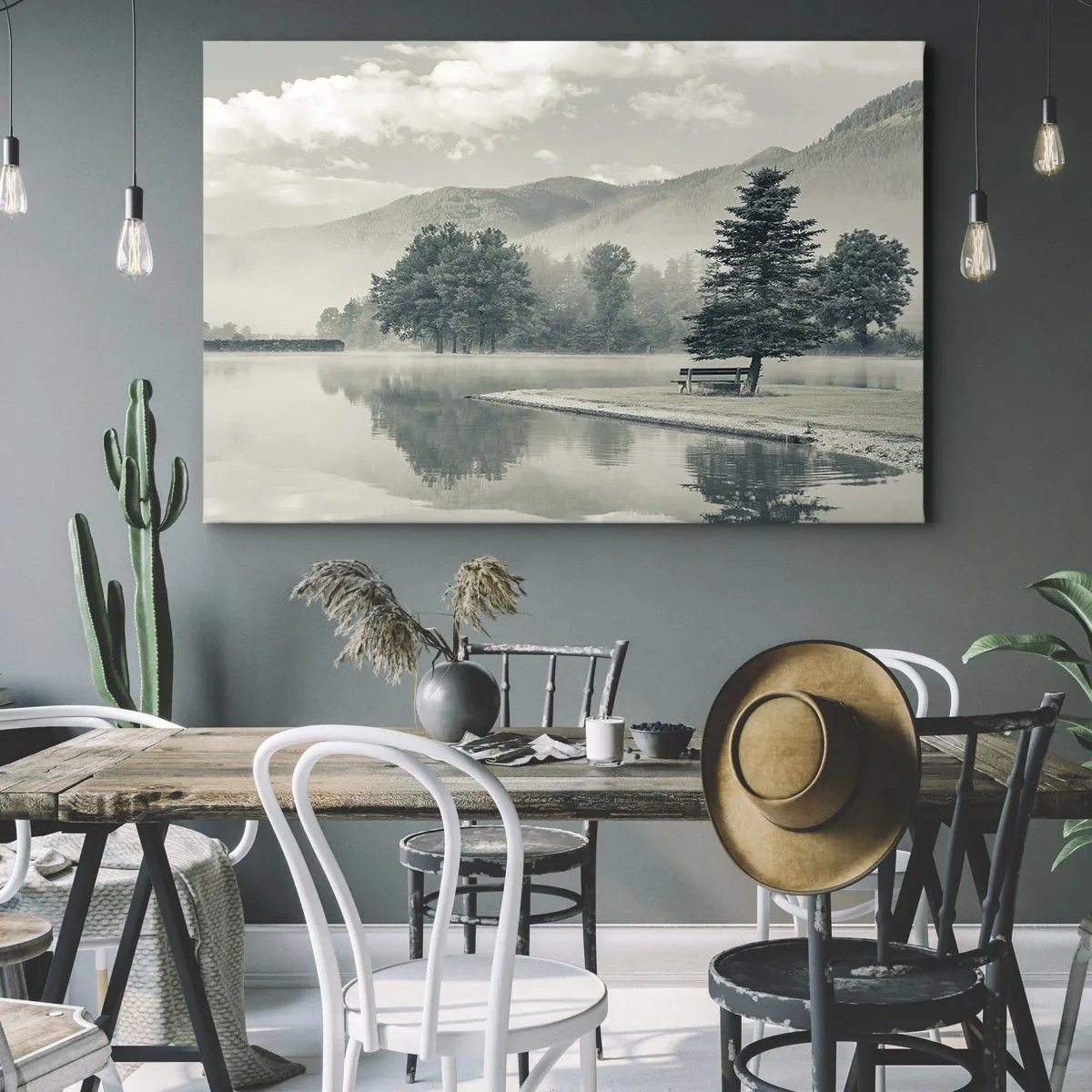 Obraz na plátne - Malebné jazero s lavičkou a hmlou v pozadí - 70x50cm - Jazero ešte spí - Moderná nástenná dekorácia do obývacej izby a spálne ARTTOR