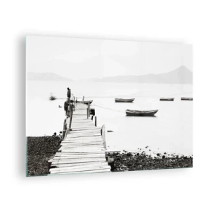 Obraz na skle - Čiernobiely pohľad na drevené mólo nad jazerom - 70x50cm - Pri tichej a čistej vode - Moderná nástenná dekorácia do obývacej izby a spálne ARTTOR