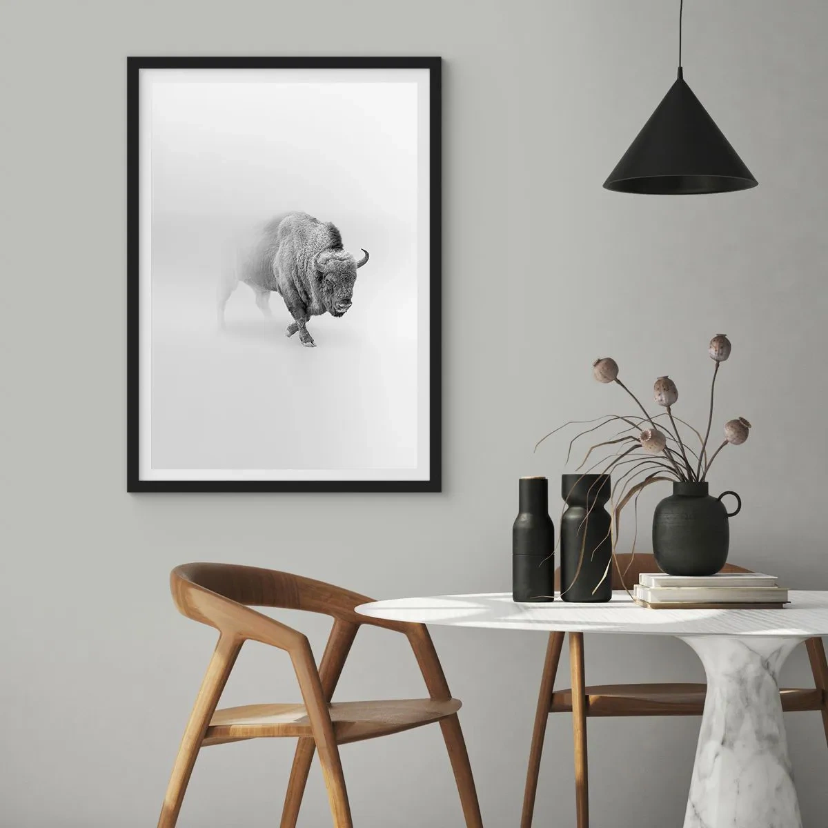 Plagát v čiernom ráme - Minimalistický pohľad na bizóna - 50x70cm - Kráľ prérie - Moderná nástenná dekorácia do obývacej izby a spálne ARTTOR