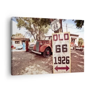 Obraz na plátne - Retro auto a značka Route 66 v rustikálnom prostredí - 70x50cm - Legenda americkej provincie - Moderná nástenná dekorácia do obývacej izby a spálne ARTTOR