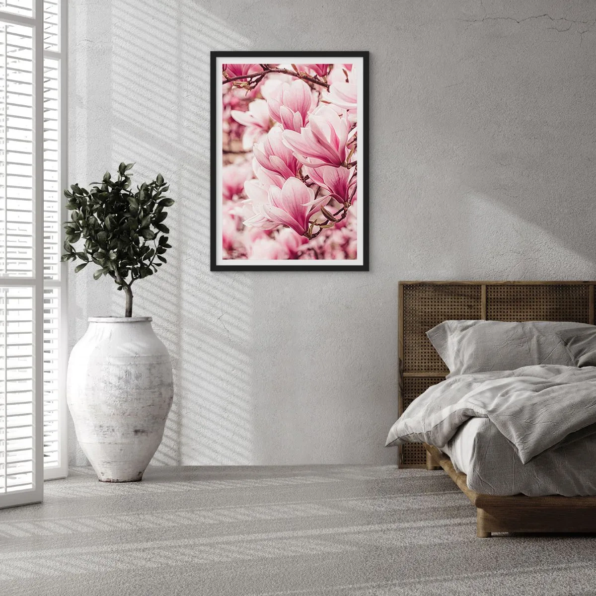 Plagát v čiernom ráme - Romanticky kvitnúce magnólie v jemnej ružovej farbe - 50x70cm - Jar je ružová - Moderná nástenná dekorácia do obývacej izby a spálne ARTTOR