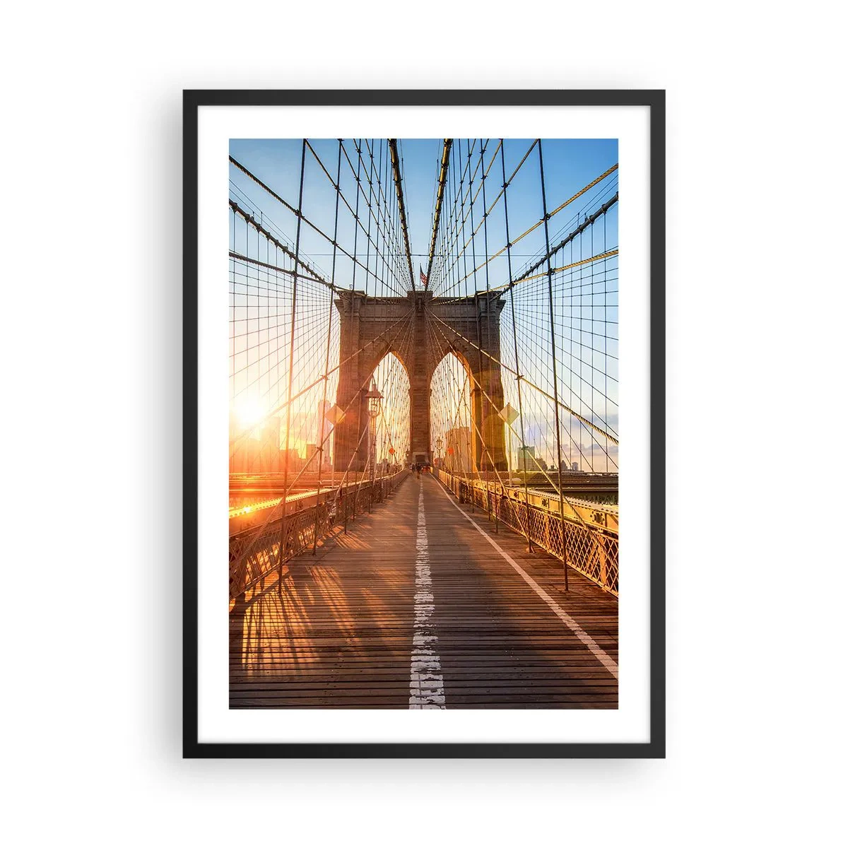 Plagát v čiernom ráme - Brooklynský most osvetlený lúčmi vychádzajúceho slnka - 50x70cm - Na zlatom moste - Moderná nástenná dekorácia do obývacej izby a spálne ARTTOR