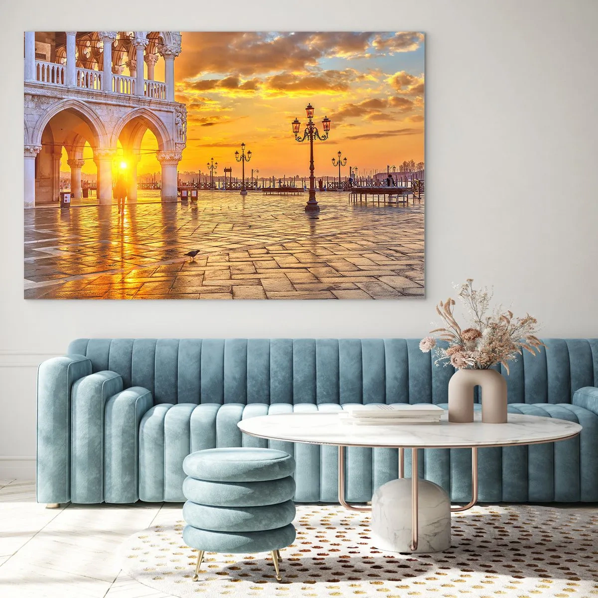 Obraz na skle - Východ slnka nad arkádami a námestím - 70x50cm - Kde sú všetci? - Moderná nástenná dekorácia do obývacej izby a spálne ARTTOR