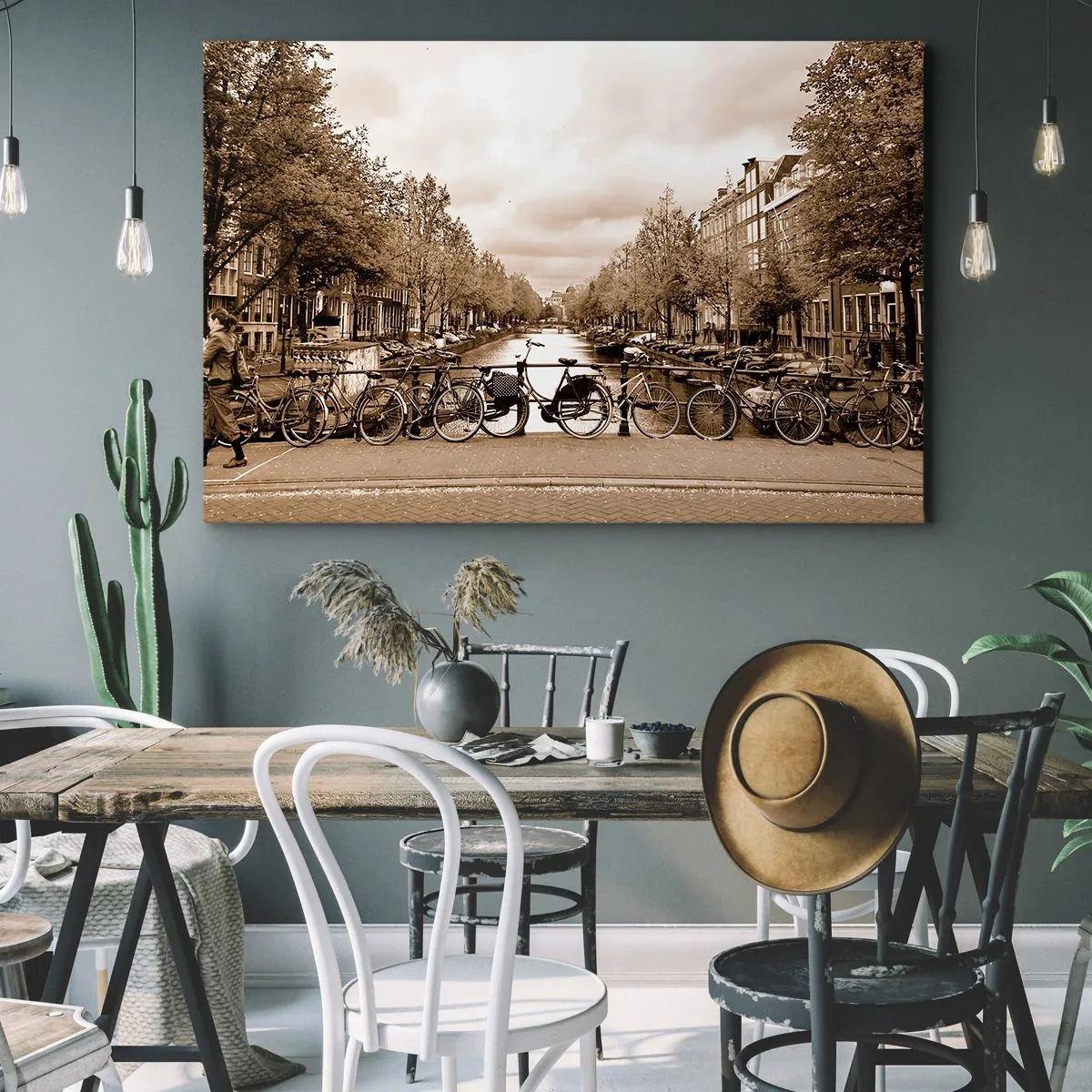 Obraz na plátne - Cyklistický most cez kanál v sépiovej farbe - 70x50cm - Holandská atmosféra - Moderná nástenná dekorácia do obývacej izby a spálne ARTTOR