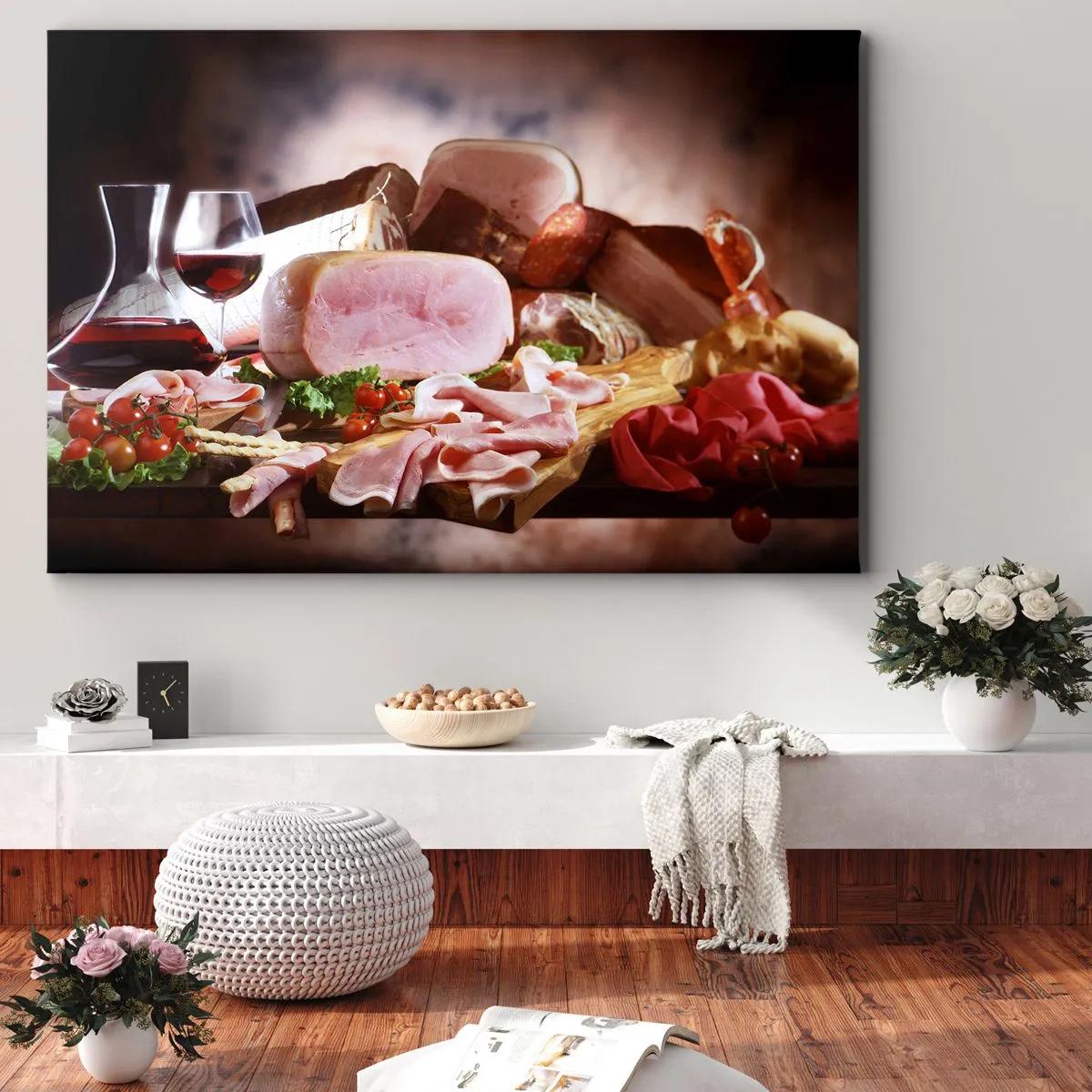Obraz na plátne - Údeniny s vínom na rustikálnom pozadí - 70x50cm - Kulinárne snívanie s karafou - Moderná nástenná dekorácia do obývacej izby a spálne ARTTOR
