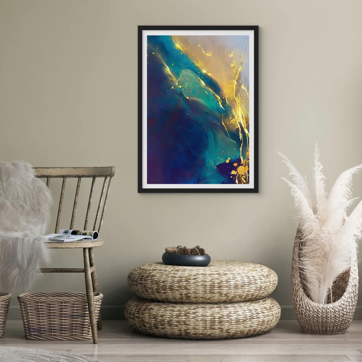 Plagát v čiernom ráme - Abstraktná kompozícia v odtieňoch tmavomodrej a zlatej - 50x70cm - Zlatý močiar - Moderná nástenná dekorácia do obývacej izby a spálne ARTTOR