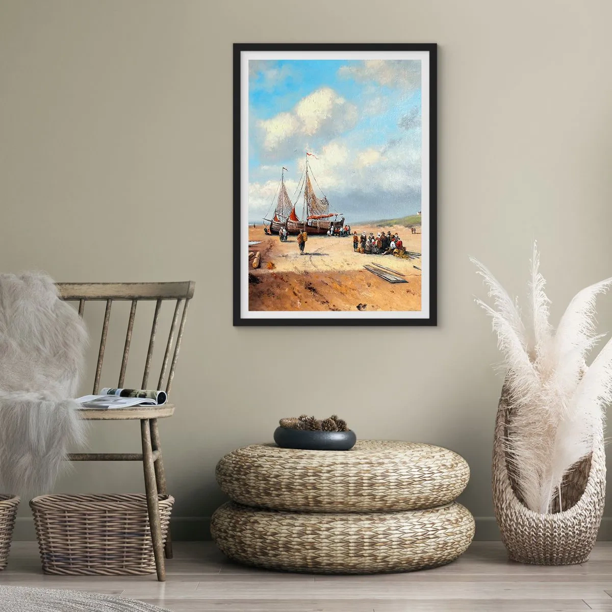 Plagát v čiernom ráme - Tradičné rybárske lode a rybári na piesočnatej pláži - 50x70cm - Po úspešnom rybolove - Moderná nástenná dekorácia do obývacej izby a spálne ARTTOR
