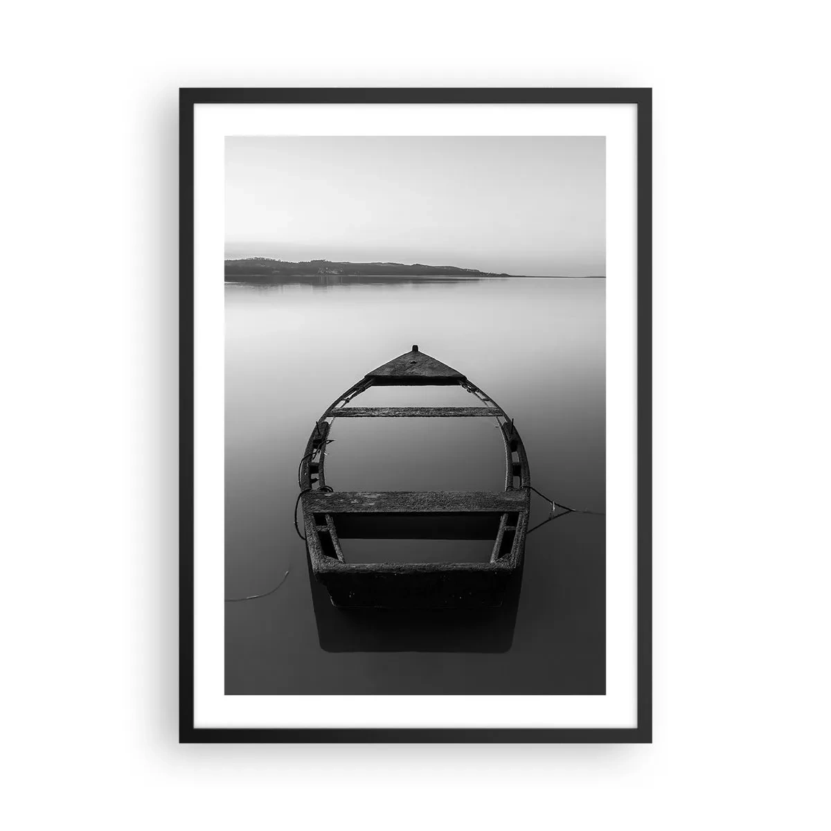 Plagát v čiernom ráme - Stará loď plávajúca na pokojnej vode - 50x70cm - Túžba a melanchólia - Moderná nástenná dekorácia do obývacej izby a spálne ARTTOR