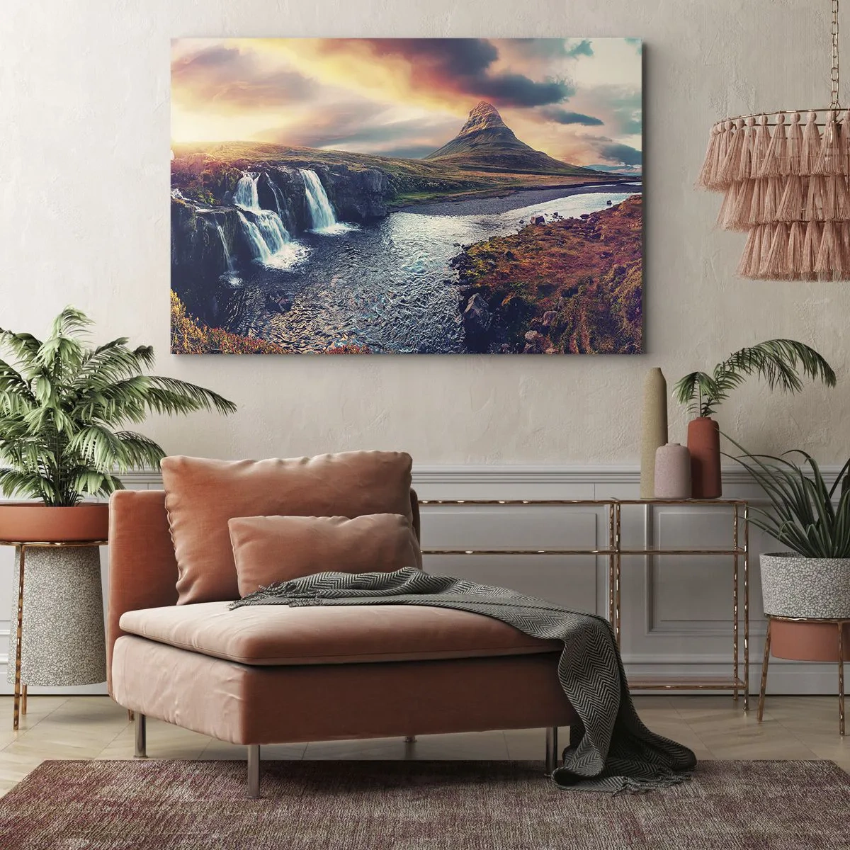 Obraz na plátne - Pohľad na vodopád a horu vo svetle zapadajúceho slnka - 70x50cm - V majestáte prírody - Moderná nástenná dekorácia do obývacej izby a spálne ARTTOR