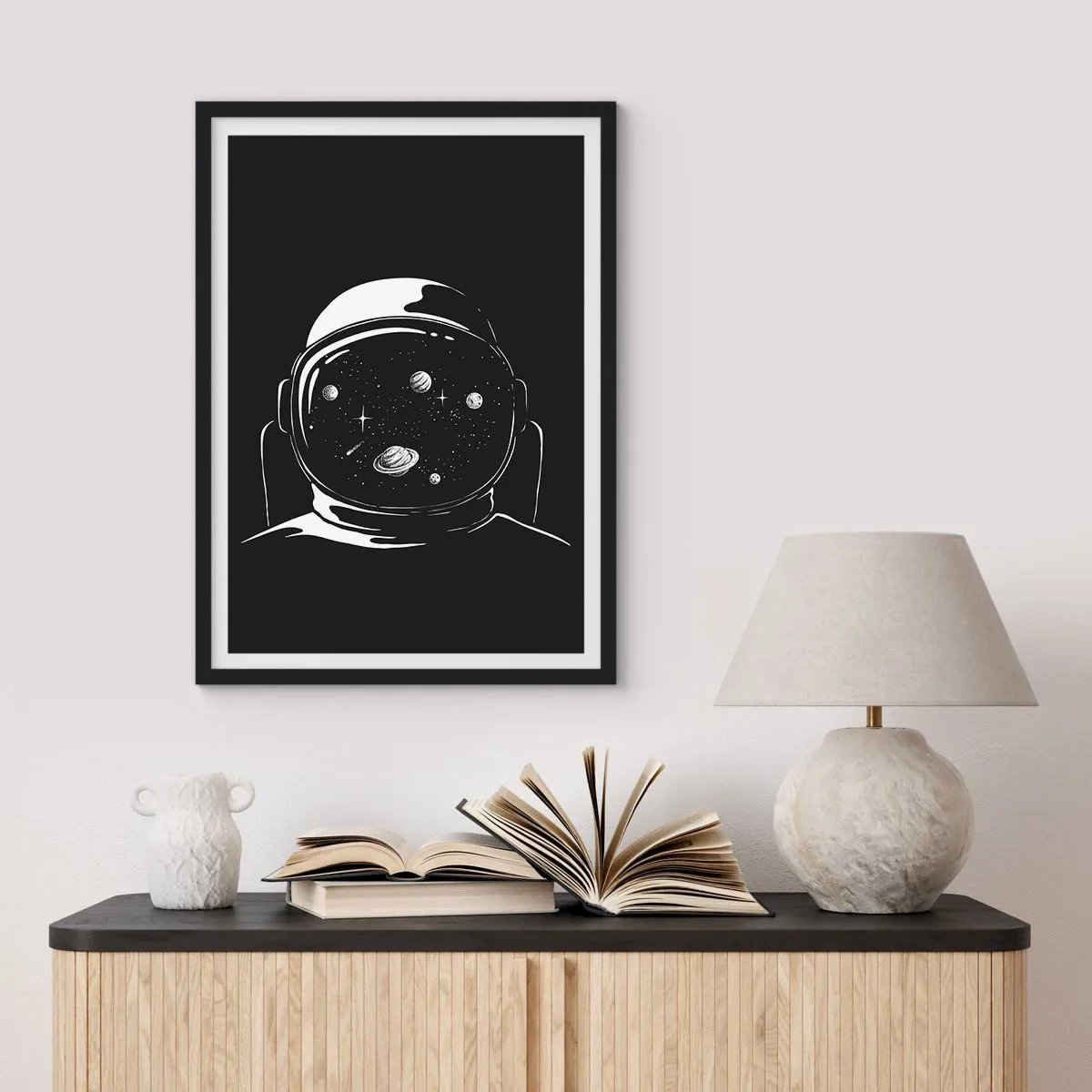 Plagát v čiernom ráme - Astronaut s odrazom vesmíru v prilbe - 50x70cm - Skvelý výhľad - Moderná nástenná dekorácia do obývacej izby a spálne ARTTOR