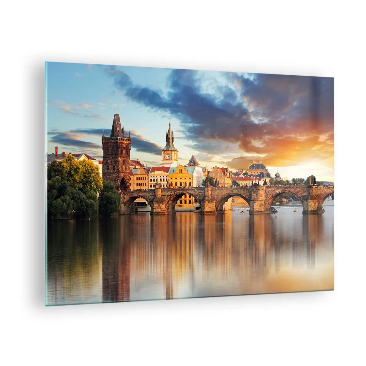 Obraz na skle - Karlov most pri západe slnka s malebnými budovami v pozadí - 70x50cm - Krásna od pradávna - Moderná nástenná dekorácia do obývacej izby a spálne ARTTOR