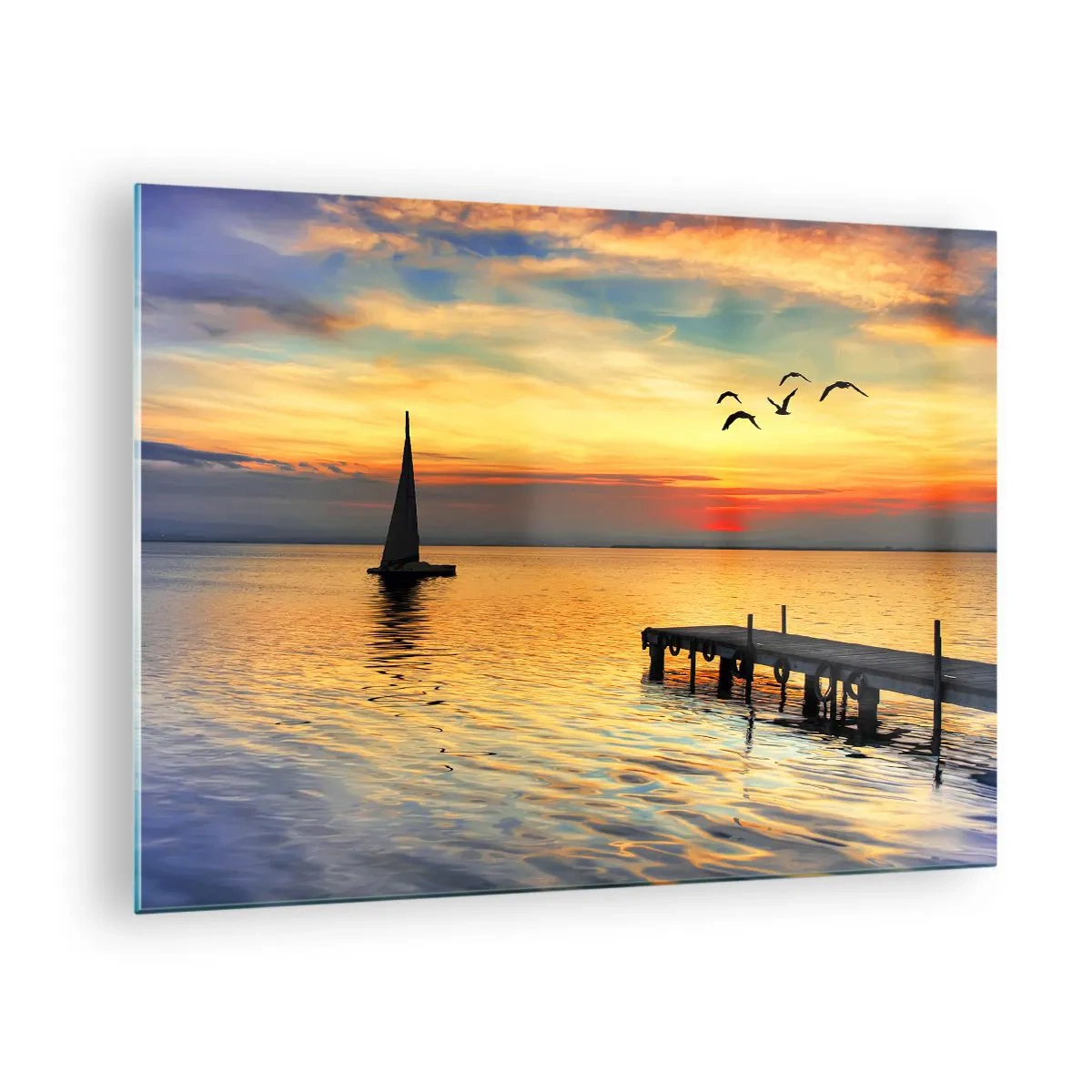 Obraz na skle - Plachetnica a mólo pri západe slnka na pokojnom jazere - 70x50cm - Večerné návraty - Moderná nástenná dekorácia do obývacej izby a spálne ARTTOR