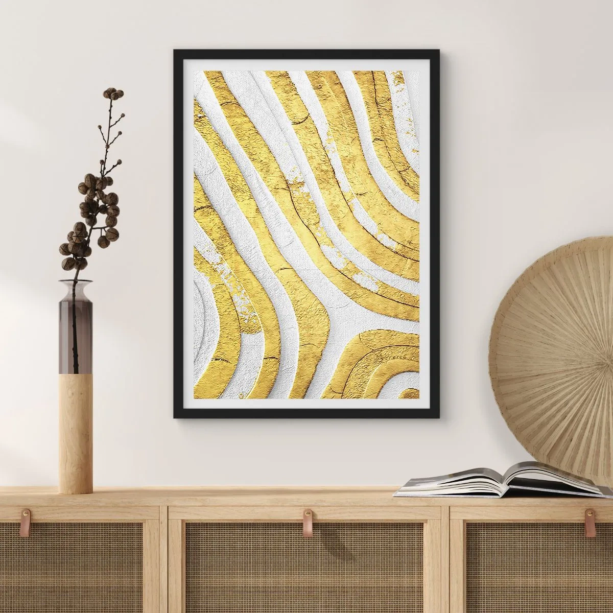Plagát v čiernom ráme - Zlaté čiary na bielom pozadí v abstraktnom štýle - 50x70cm - Kompozícia v bielej a zlatej - Moderná nástenná dekorácia do obývacej izby a spálne ARTTOR