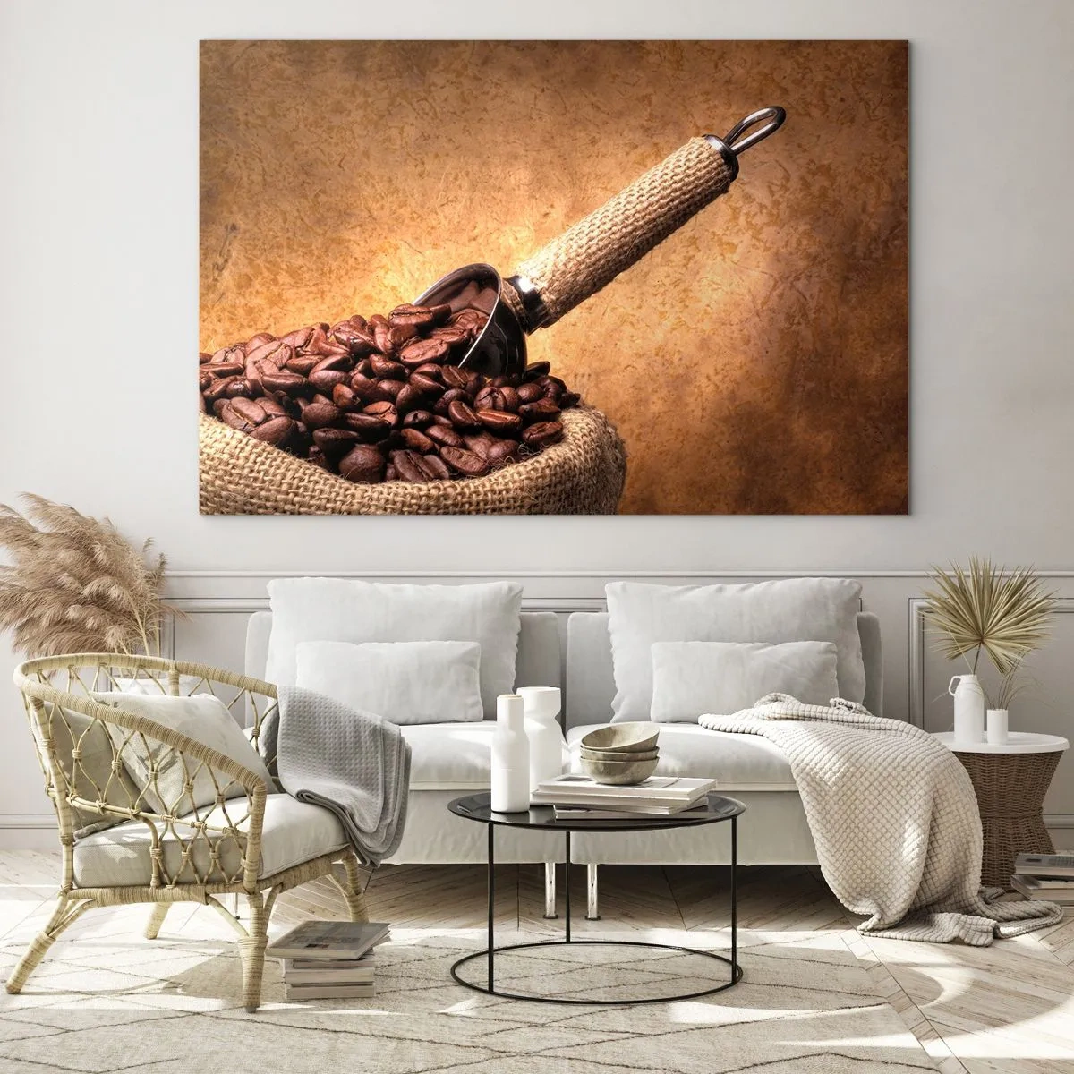 Obraz na skle - Kávové zrná v jutovom vrecku s kovovou odmerkou - 70x50cm - Pri zdroji chuti - Moderná nástenná dekorácia do obývacej izby a spálne ARTTOR