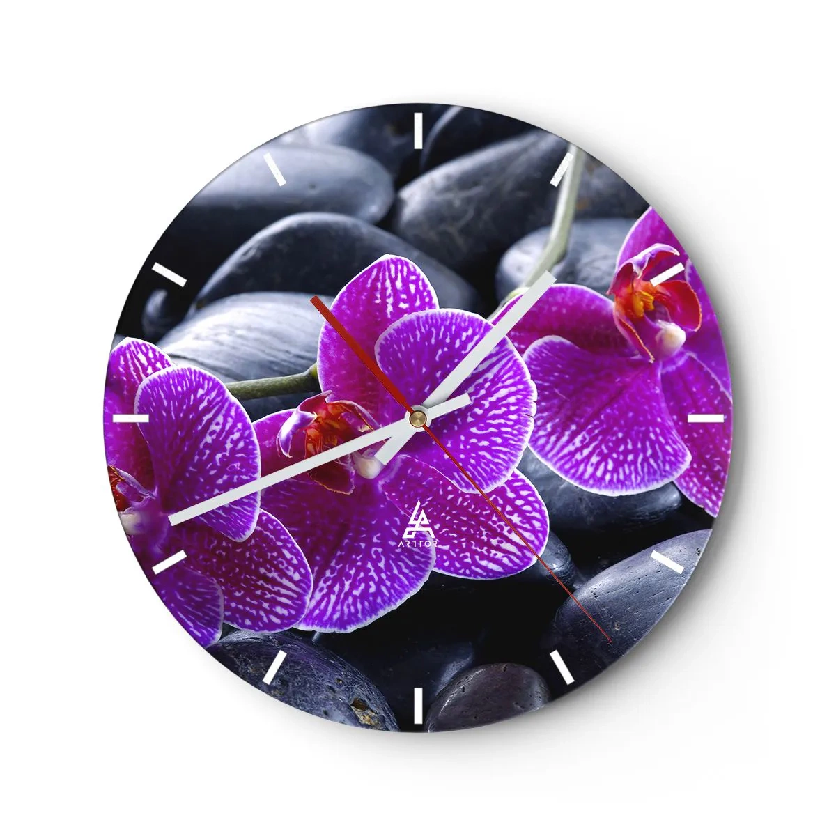 Nástenné hodiny - Fialové orchidey na pozadí čiernych kameňov - 30x30cm - Kamene sa rozžiarili nadšením - Moderná nástenná dekorácia do obývacej izby, kuchyne a spálne ARTTOR