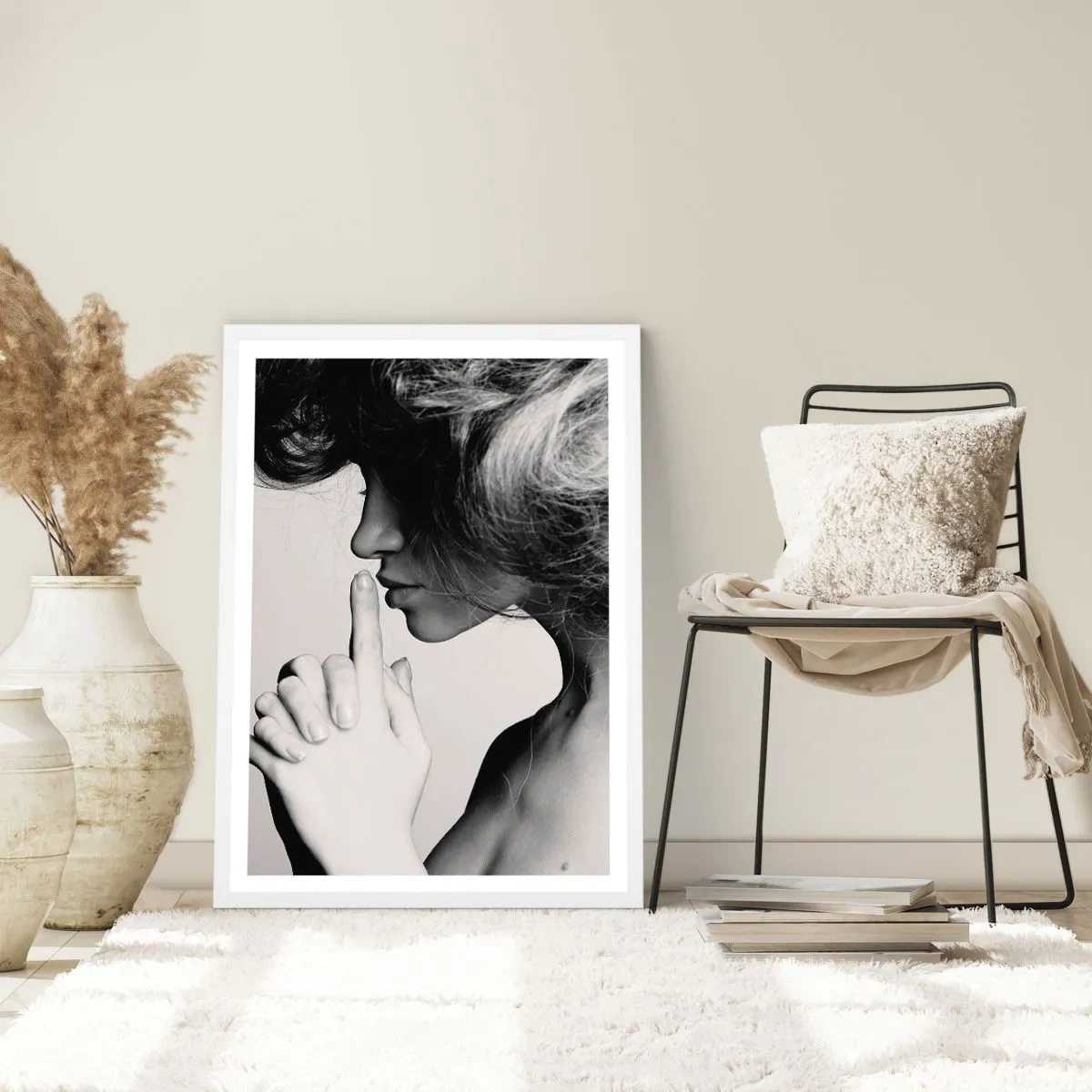 Plagát v bielom ráme - Zahľadená do seba - 70x100 cm
