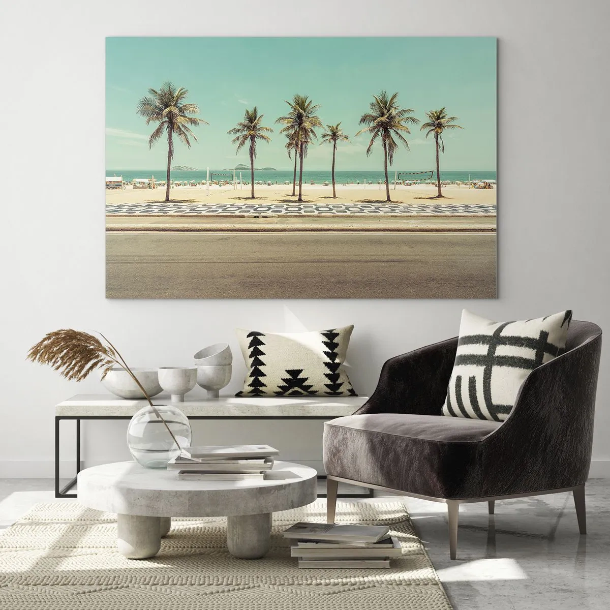 Obraz na skle - Palmy na promenáde s plážou a oceánom v pozadí - 70x50cm - Stráženie pláže - Moderná nástenná dekorácia do obývacej izby a spálne ARTTOR