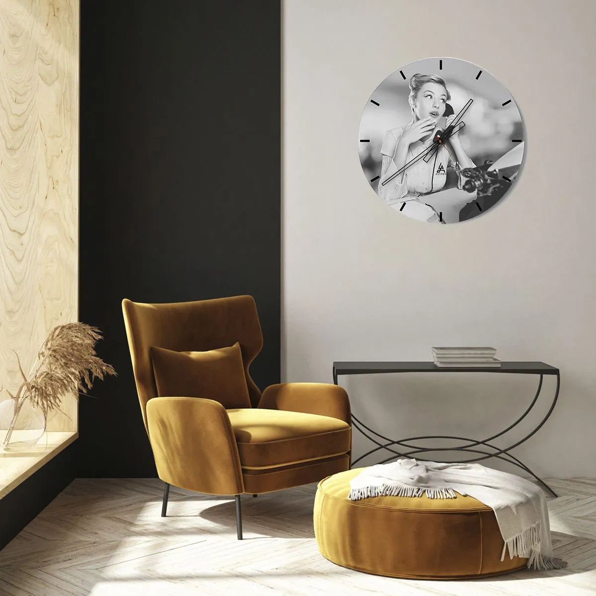 Nástenné hodiny - Žena s retro telefónom za písacím strojom - 30x30cm - Halo, tu sú 50. roky. - Moderná nástenná dekorácia do obývacej izby, kuchyne a spálne ARTTOR
