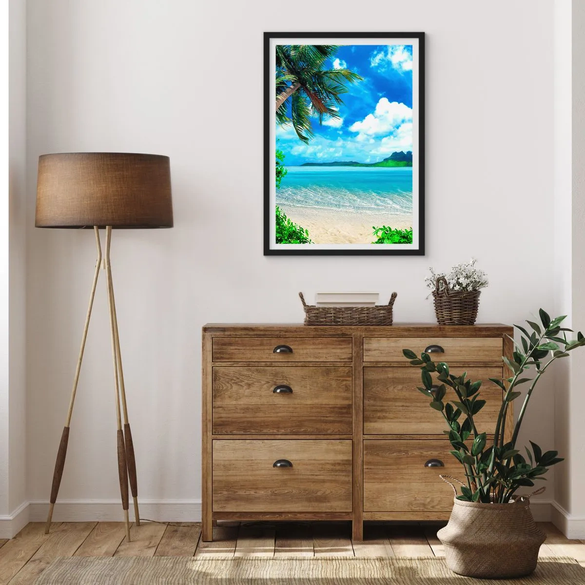 Plagát v čiernom ráme - Tropická pláž s palmami a azúrovým morom - 50x70cm - Lazúr trópov - Moderná nástenná dekorácia do obývacej izby a spálne ARTTOR