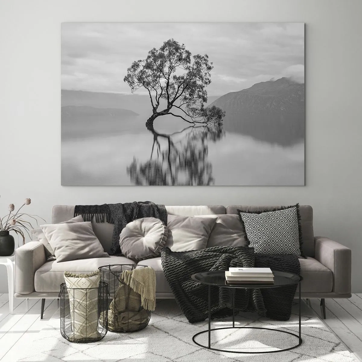 Obraz na skle - Osamelý strom na vode v čiernobielej krajine - 70x50cm - Existuje taká krajina - Moderná nástenná dekorácia do obývacej izby a spálne ARTTOR