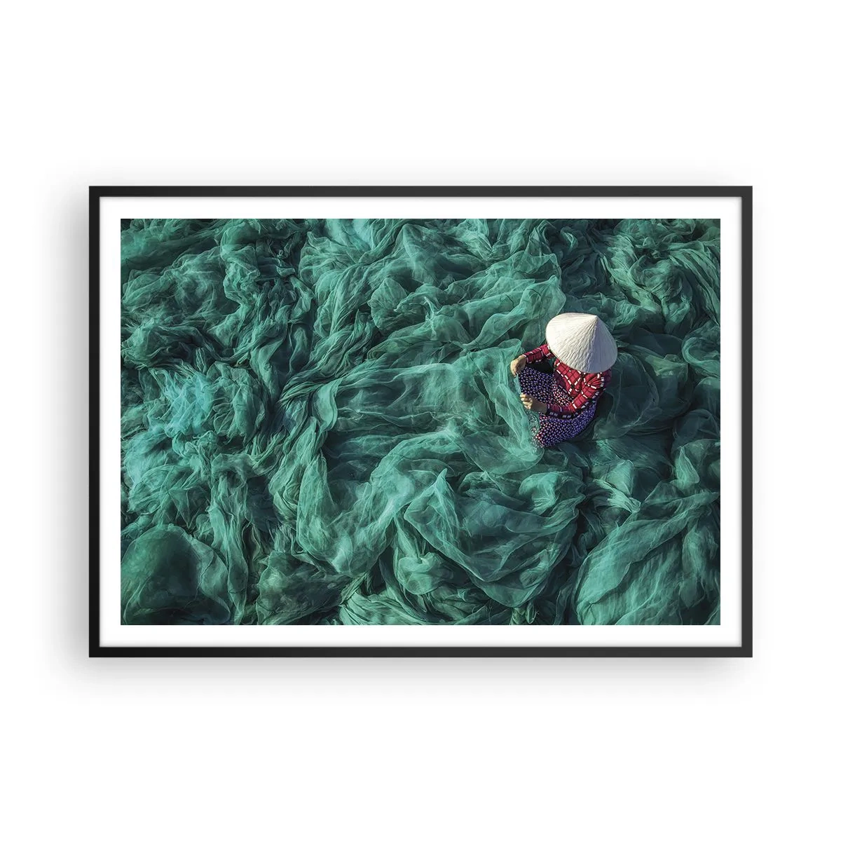 Plagát v čiernom ráme - V mori sietí - 100x70 cm
